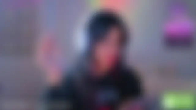 Lovelyamyy élő XXX-chatje