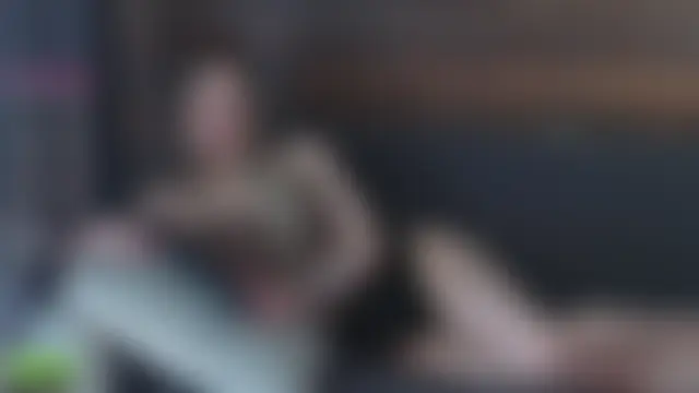 EmilieLong Show in webcam