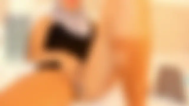 hanajameela: διαδικτυακό σόου στην κάμερα