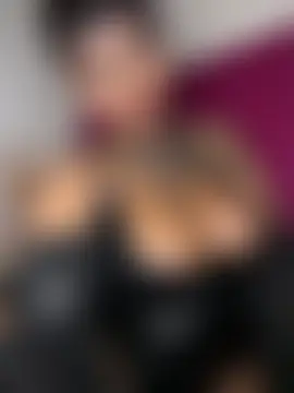 Pokazy przed kamerką – QUEEN_NOBUHLE_FEMDOM_777