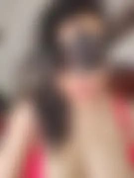 Ruvi_Queen: διαδικτυακό σόου στην κάμερα