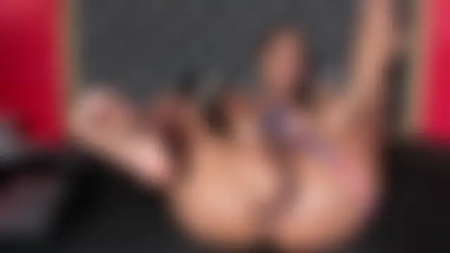 YayaHilton Adlı Modelin Canlı XXX Sohbeti