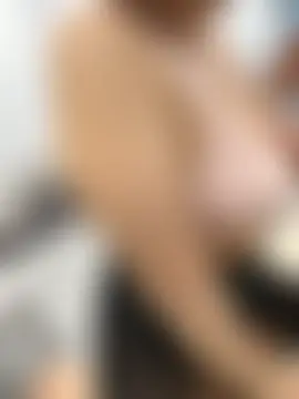 qwe522522's Live Sex Cam Show