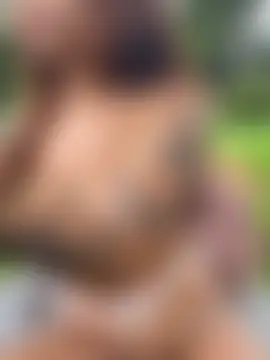 AliceMrtnz's Live Chat Room