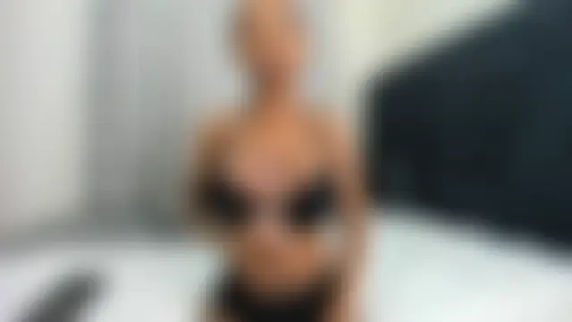 Pretty_Ebony_Doll: διαδικτυακό σόου στην κάμερα