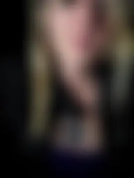 SheIsSomething: διαδικτυακό σόου στην κάμερα