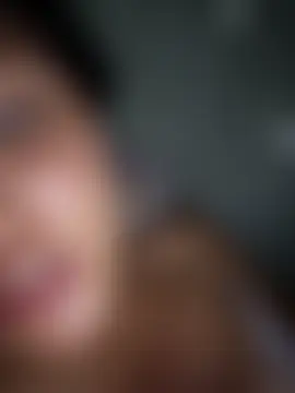 AishaYeleth: διαδικτυακό σόου στην κάμερα