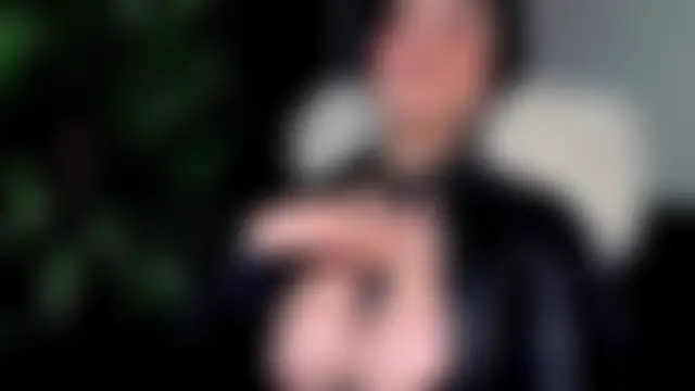 Pertunjukan Kamera Web QueenOfUrKink