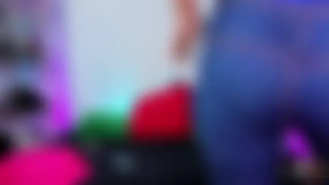 louise_nails Show in webcam