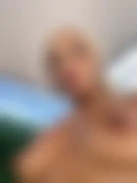 MystiqueXXX's Webcam Show