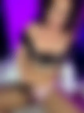 LovelyLucinda Show in webcam