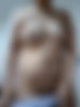 Emi_hot1's Live Chat Room