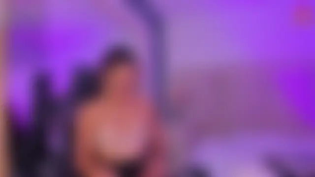 CarolineFyre Adlı Modelin Canlı Sohbet Odası