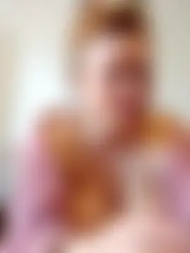 Hottie-Mom's Live Webcam Show