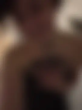 milou_xtx: διαδικτυακό σόου στην κάμερα