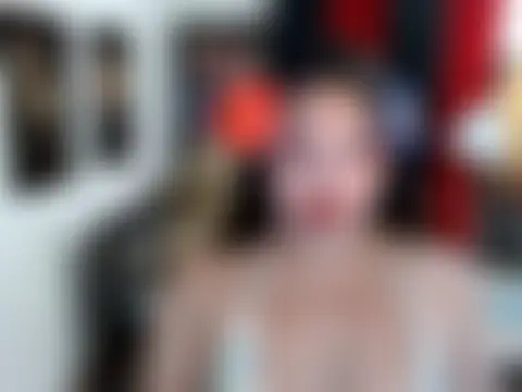 TSbrianaHugeCock webkamerás műsora