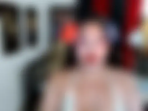 TSbrianaHugeCock webkamerás műsora