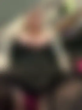 Eliaden: διαδικτυακό σόου στην κάμερα