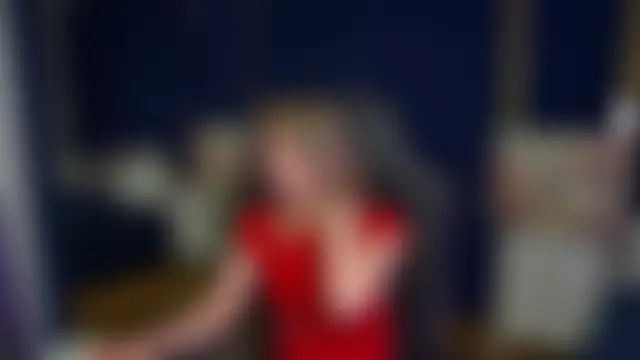 Show modela ElaraVoltage na web-kameri