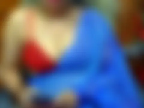 Horny_Doll24 élő XXX-chatje