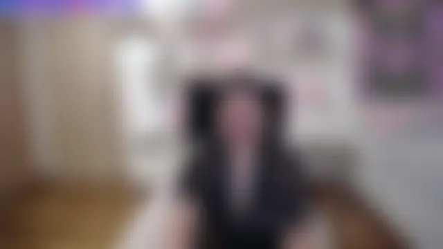 DenisseTits: διαδικτυακό σόου στην κάμερα