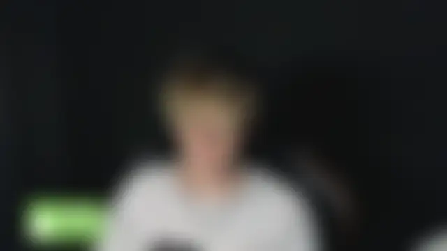 Keytaro: απευθείας σέξι σόου στην κάμερα