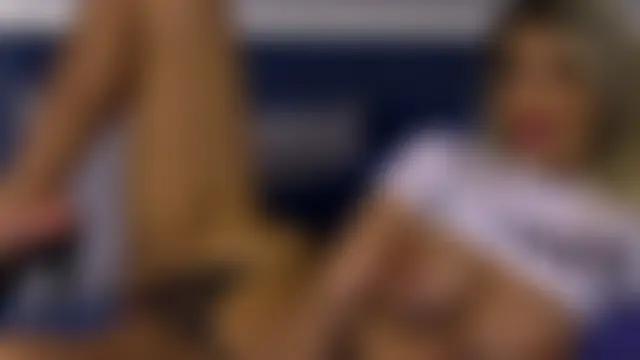 Pertunjukan Kamera Web AlizzzStorm