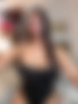 Bombshell_Rebbecca: διαδικτυακό σόου στην κάμερα