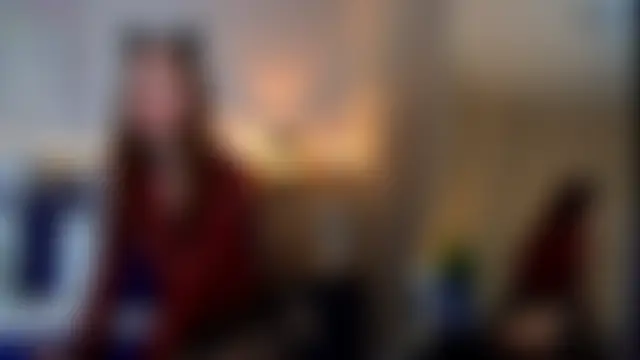 EmilyGray__ Show in webcam