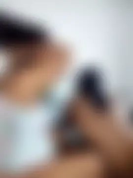 Mia-Victory: διαδικτυακό σόου στην κάμερα