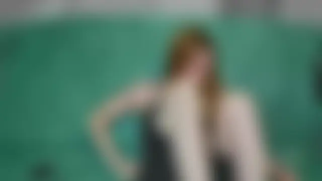 Pertunjukan Kamera Web ElllaNuar