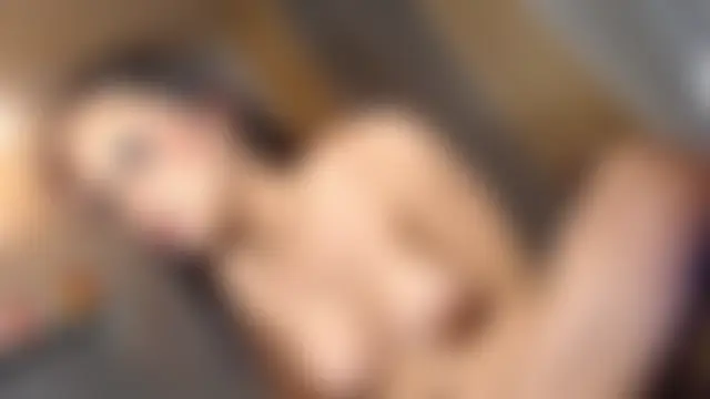 Unforgettablejulia élő szexkamerás műsora