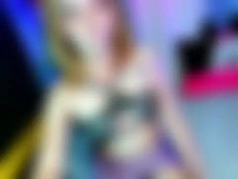 baby_kiraxx: διαδικτυακό σόου στην κάμερα