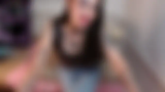 Chat +18 de Roxanne_vale ao vivo