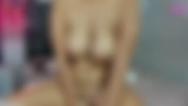 SUZETMONACO: διαδικτυακό σόου στην κάμερα