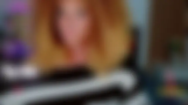 HelenSpellman: διαδικτυακό σόου στην κάμερα