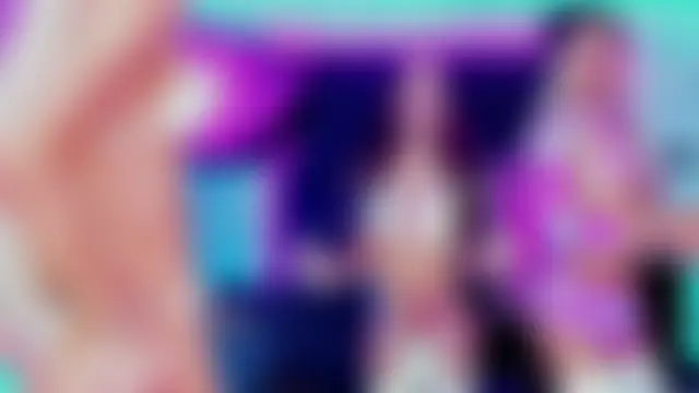 Queens_Wonders_Blonders Show in webcam