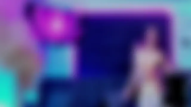 Queens_Wonders_Blonders: διαδικτυακό σόου στην κάμερα