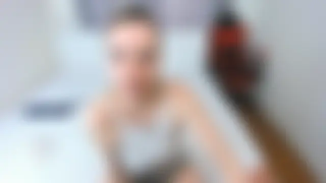 DreamGirl225 即時 XXX 聊天