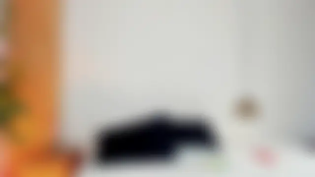 REINA_ADAHARA: διαδικτυακό σόου στην κάμερα