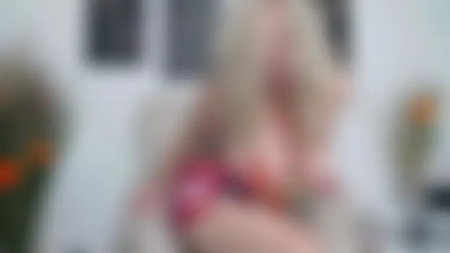 EmilyLoove Show in webcam