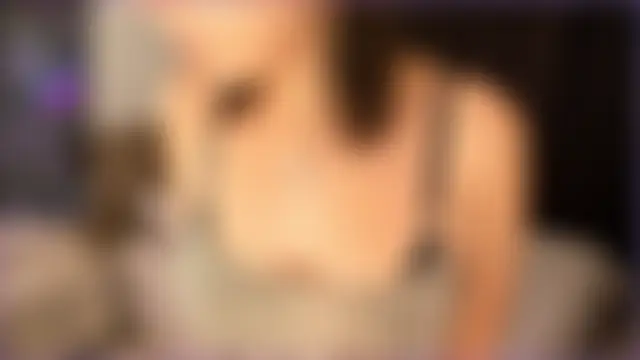 AdeleCroy: διαδικτυακό σόου στην κάμερα