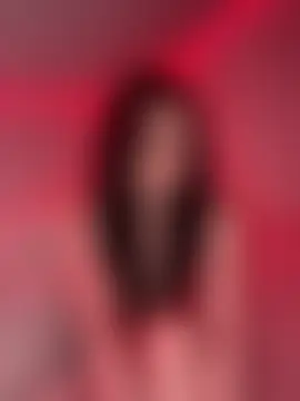 AdelinaAlia: διαδικτυακό σόου στην κάμερα