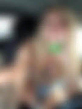 SheIsSomethingのライブチャットルーム