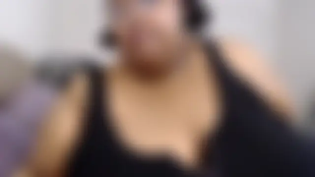 Loves_Aura: διαδικτυακό σόου στην κάμερα