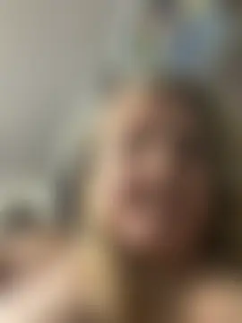 sweetkacibaby élő XXX-chatje