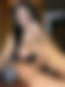 LittleMissEeve: διαδικτυακό σόου στην κάμερα