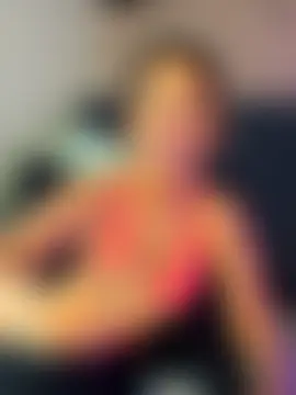 LovelyLucinda Show in webcam