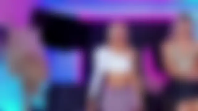 Queens_Wonders_Blonders: διαδικτυακό σόου στην κάμερα