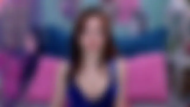 VivienneRo: διαδικτυακό σόου στην κάμερα